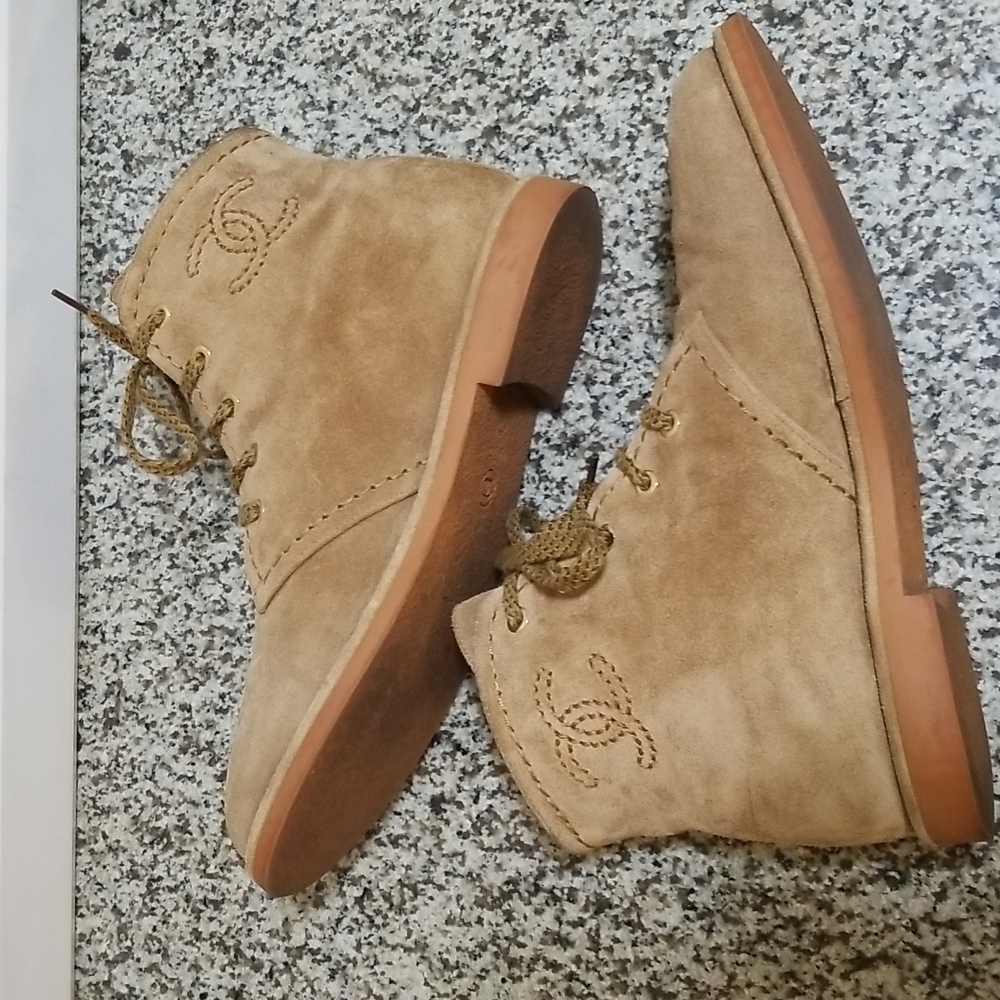 HOSTPICK!!! CHANEL suede CC logo lace up High-tops - Picture 11 of 16